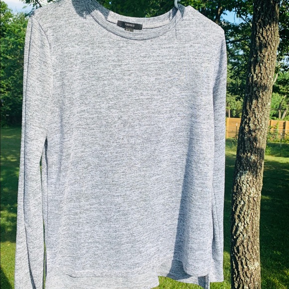 Forever 21 Tops - Forever 21 Sweater